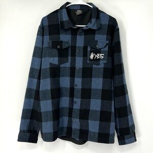 Yes snowboarding men’s medium flannel EUC thick snap down